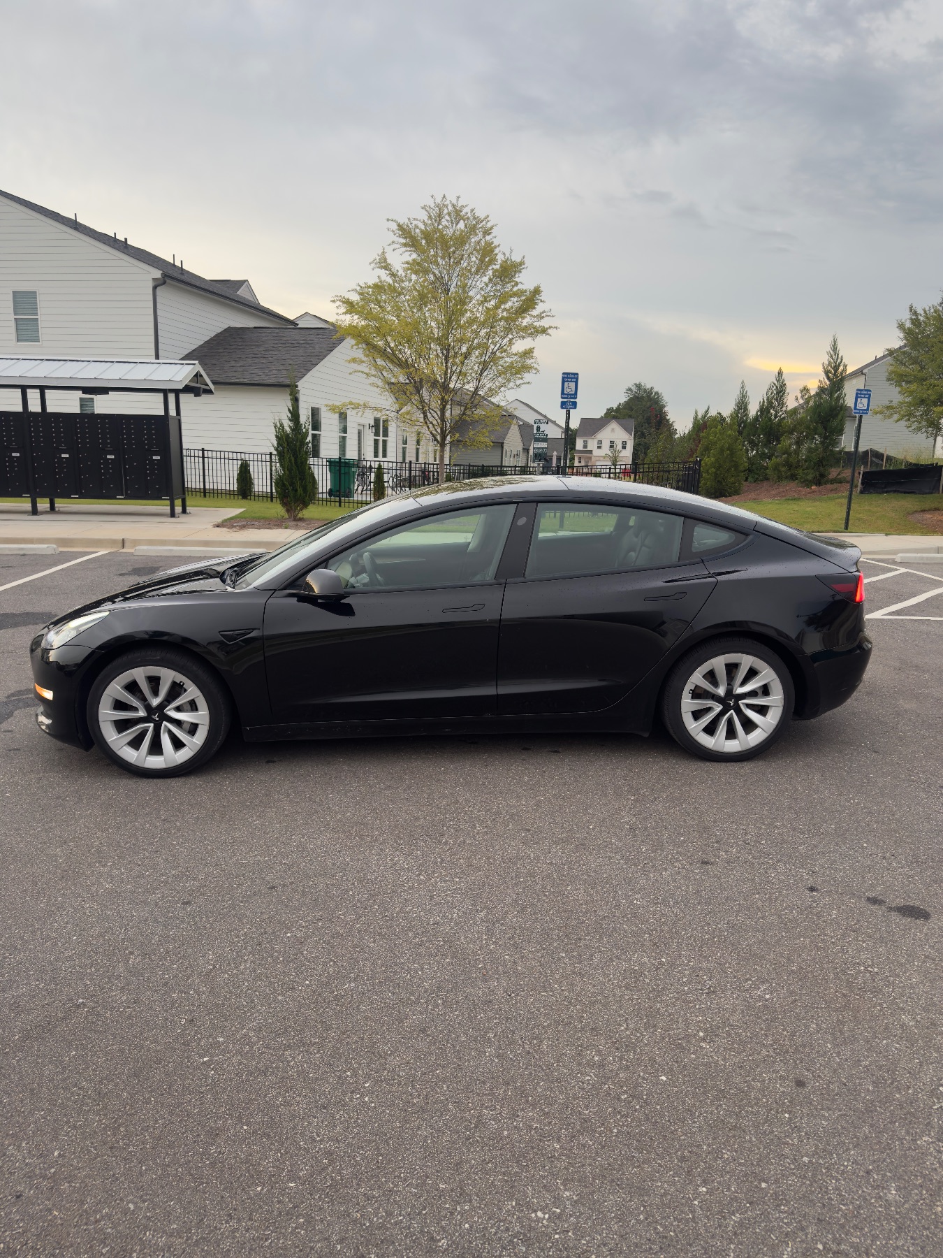 2022 Tesla Model 3 Long Range Sedan 4D